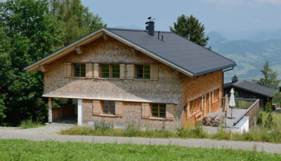 Rhomberg-Ansicht-von-Straße